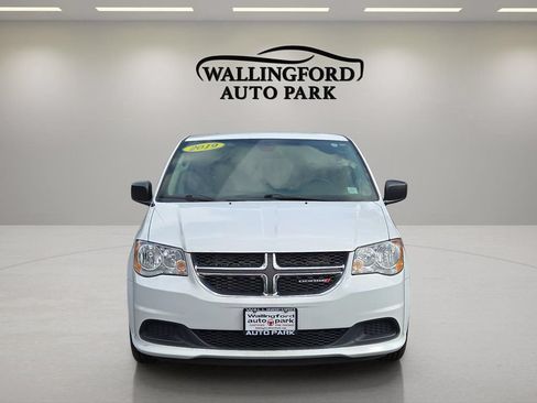 Used 2019 Dodge Grand Caravan SE FWD image 2