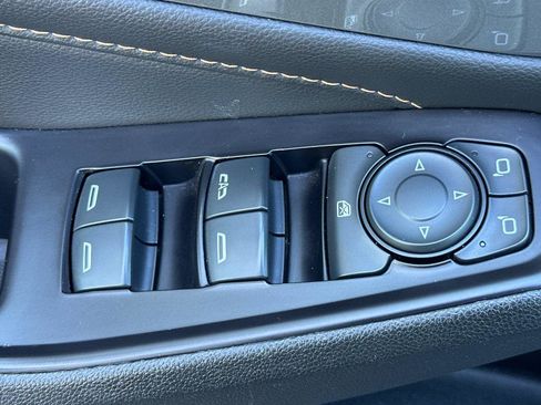 Used 2019 Chevrolet Traverse LT image 11