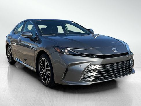 Used 2026 Toyota Camry XLE w/ Premium Plus Package image 7