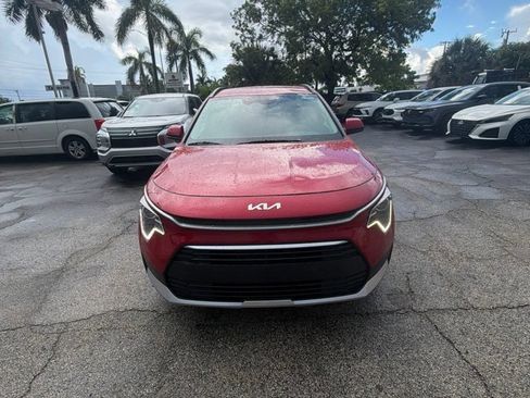 Used 2025 Kia Niro LX FWD image 2