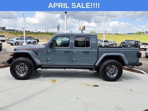 Used 2025 Jeep Gladiator Mojave w/ Convenience Group image 6