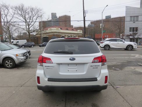 Used 2012 Subaru Outback 2.5i Limited w/ Moonroof Pkg image 8