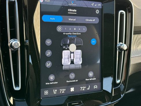 New 2026 Volvo XC40 B4 Core w/ Climate Package image 23