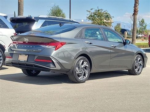 New 2025 Hyundai Elantra SEL image 2