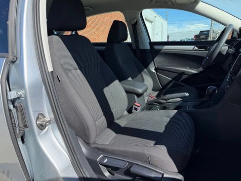 Used 2018 Volkswagen Passat 2.0T FWD image 26