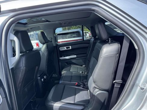 Used 2022 Ford Explorer Limited w/ Hybrid Equipment Group 310A image 9