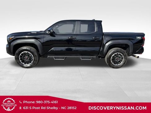 Used 2024 Toyota Tacoma TRD Off-Road AWD/4WD image 9