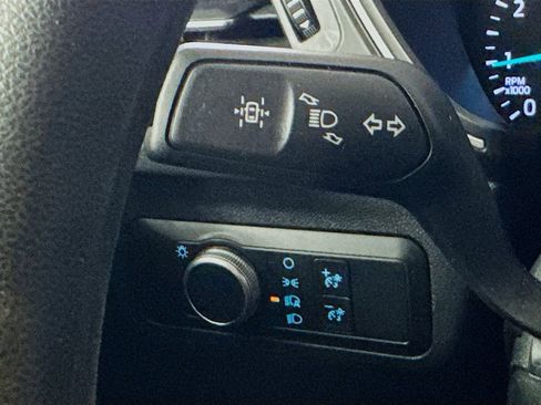 Used 2020 Ford Escape SE image 12