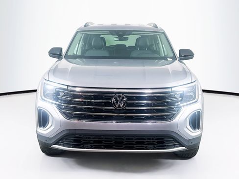 Used 2025 Volkswagen Atlas SE FWD image 2