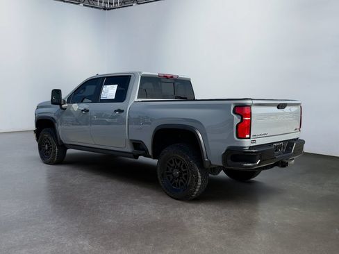 Used 2025 Chevrolet Silverado 2500 ZR2 w/ Technology Package AWD/4WD image 5