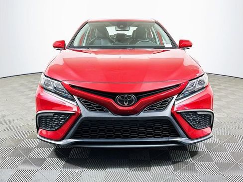 Used 2024 Toyota Camry SE image 3