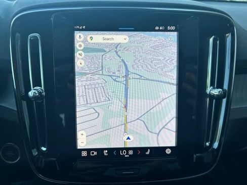 Certified 2025 Volvo XC40 B5 Plus AWD/4WD image 23