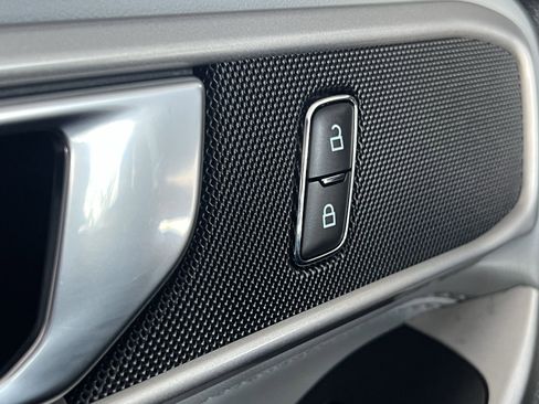 Used 2022 Ford Explorer XLT w/ Equipment Group 202A image 40