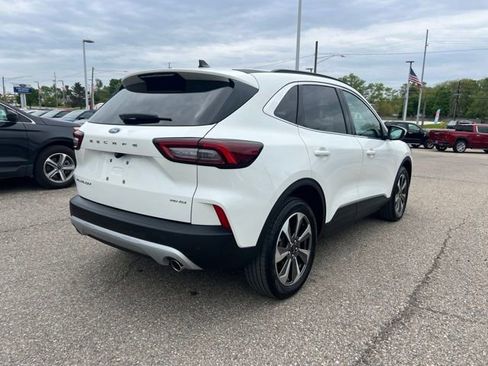 Certified 2024 Ford Escape Platinum AWD/4WD image 3