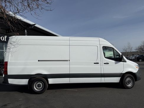 Used 2024 Mercedes-Benz Sprinter 3500 image 5