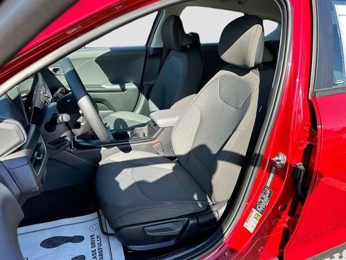 New 2025 Kia K4 LXS image 19