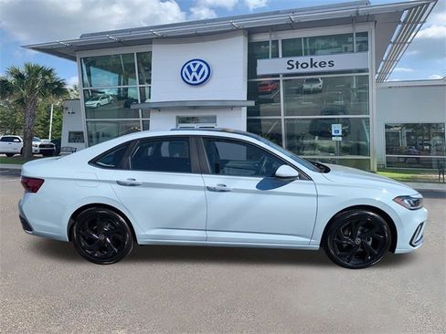 New 2026 Volkswagen Jetta SE image 5