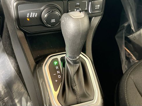 Used 2022 Jeep Renegade Latitude w/ Convenience Group AWD/4WD image 17