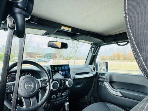Used 2015 Jeep Wrangler Unlimited Sahara image 19