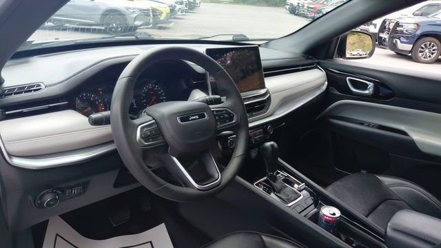 Used 2025 Jeep Compass Limited AWD/4WD image 14