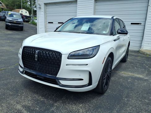 Used 2025 Lincoln Corsair AWD w/ Equipment Group 101A image 8
