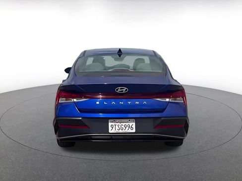 Used 2025 Hyundai Elantra SEL FWD image 10