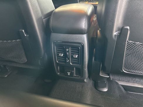 Used 2019 Jeep Grand Cherokee Altitude AWD/4WD image 31