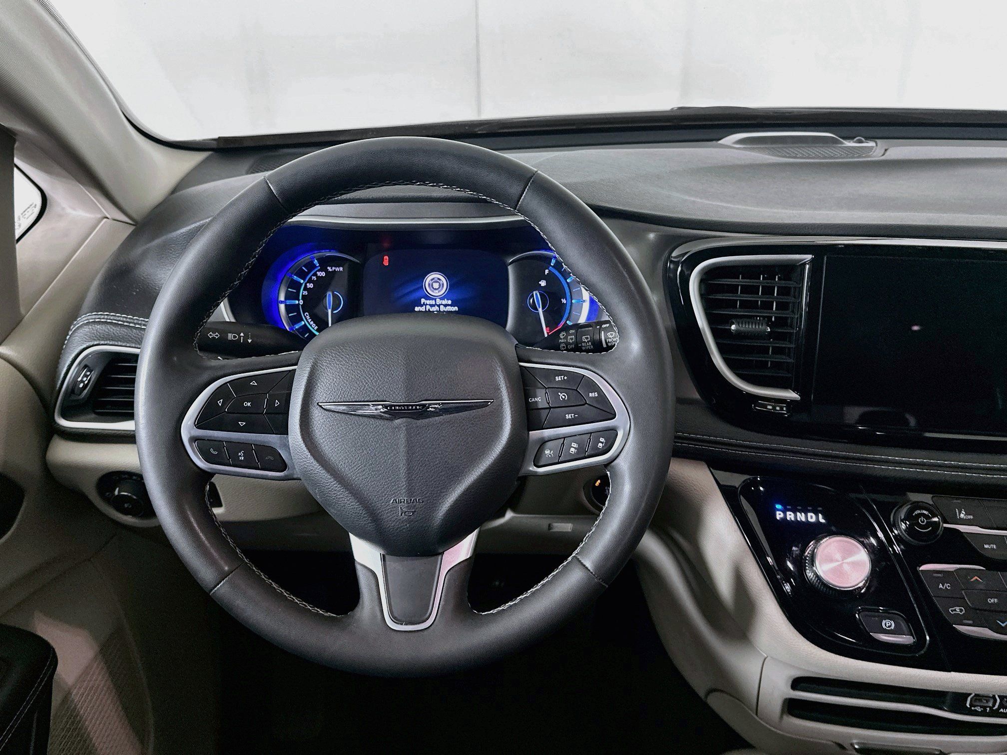 Used 2024 Chrysler Pacifica Limited FWD image 18