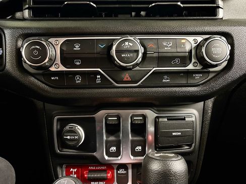 Used 2024 Jeep Wrangler Sport AWD/4WD image 21