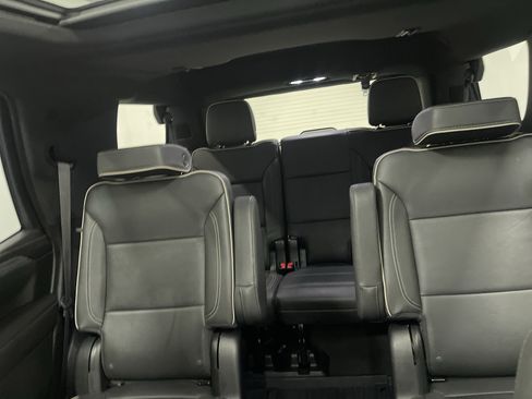 Used 2023 GMC Yukon SLT AWD/4WD image 11