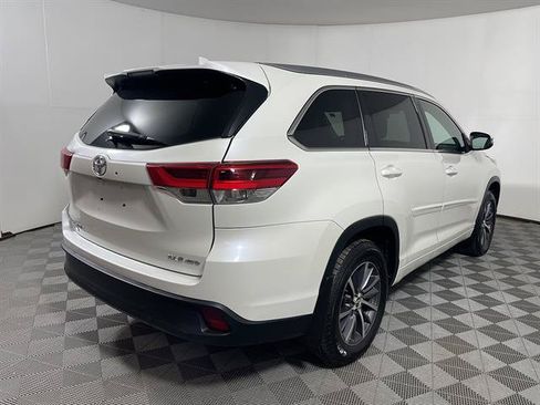 Certified 2017 Toyota Highlander XLE AWD/4WD image 7