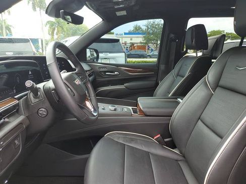 Used 2021 Cadillac Escalade Premium Luxury RWD image 41