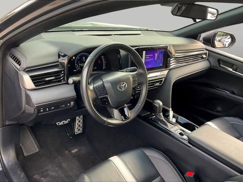 Used 2025 Toyota Camry SE FWD image 17