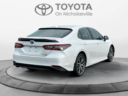 Used 2022 Toyota Camry XLE w/ Cold Weather Package image 6