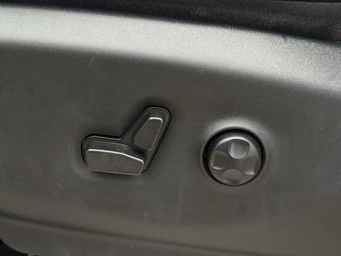 Used 2024 Chrysler Pacifica Limited FWD image 26