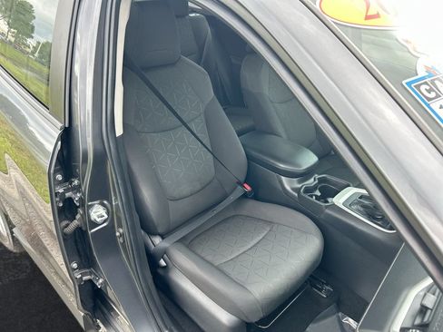 Certified 2021 Toyota RAV4 XLE FWD image 31