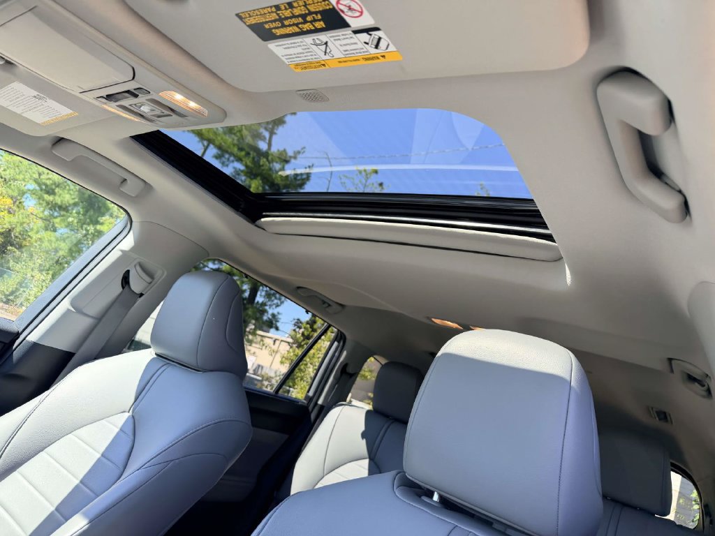 Certified 2021 Toyota Highlander XLE AWD/4WD image 20