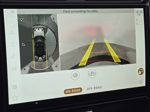 Used 2025 Land Rover Discovery S image 28