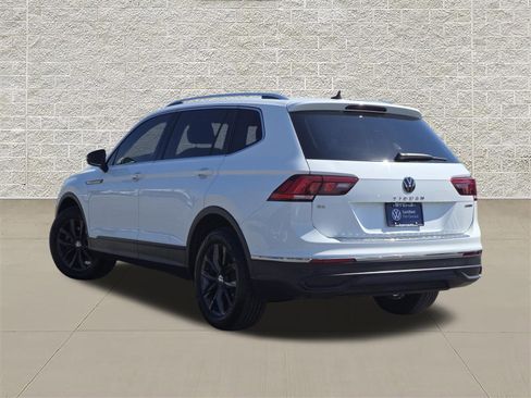 Certified 2024 Volkswagen Tiguan SE AWD/4WD image 5
