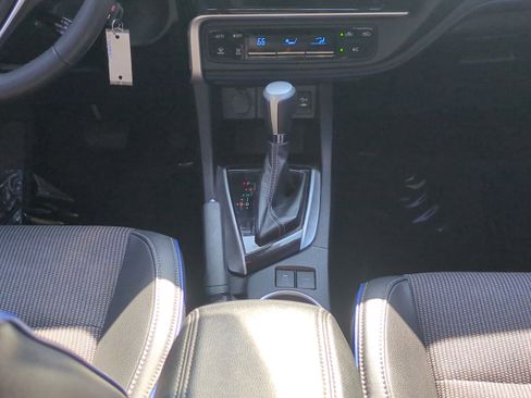 Used 2018 Toyota Corolla SE image 20