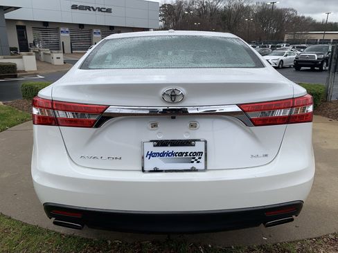 Used 2015 Toyota Avalon XLE image 9