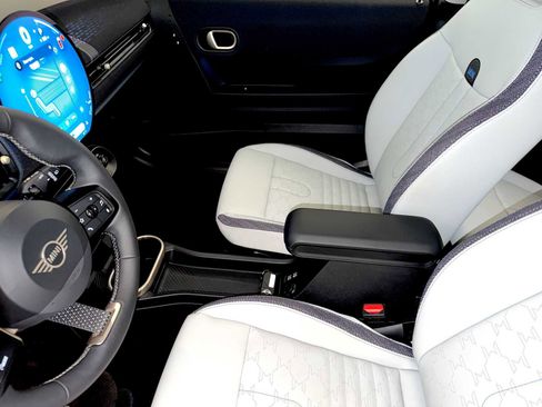 Certified 2025 MINI Cooper S image 17