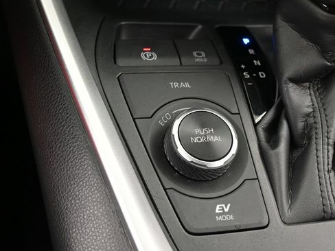 Used 2024 Toyota RAV4 LE AWD/4WD image 20