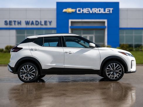 Used 2023 Nissan Kicks SV FWD image 8