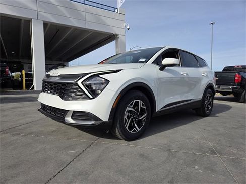 Used 2023 Kia Sportage LX image 2