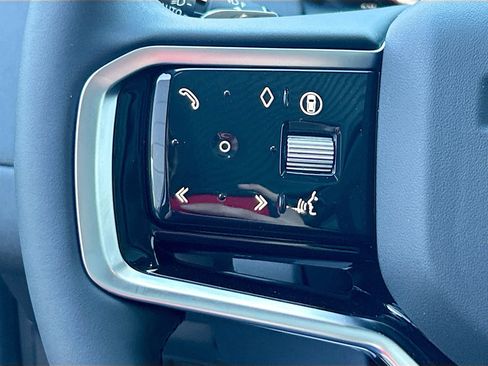 Used 2025 Land Rover Discovery Sport S image 28