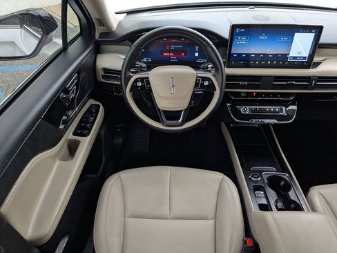 Used 2025 Lincoln Corsair FWD image 16