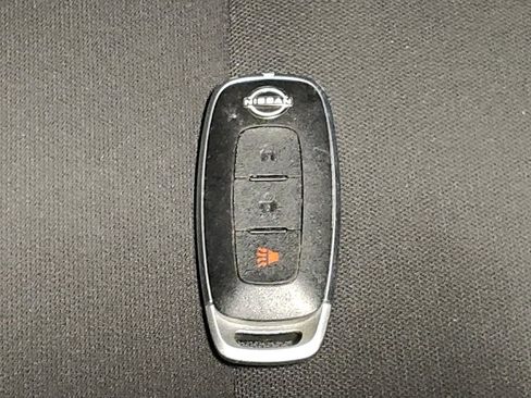 Used 2024 Nissan Rogue S image 32