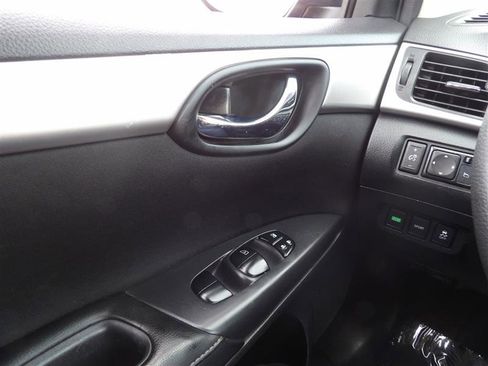 Used 2016 Nissan Sentra S image 21