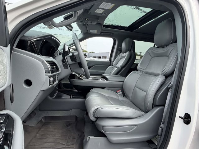 Used 2018 Lincoln Navigator Reserve w/ Technology Package AWD/4WD image 8